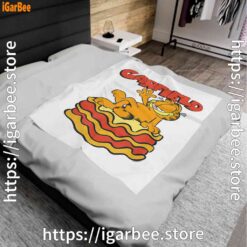 0 garfield lasagna slice pose white blanket