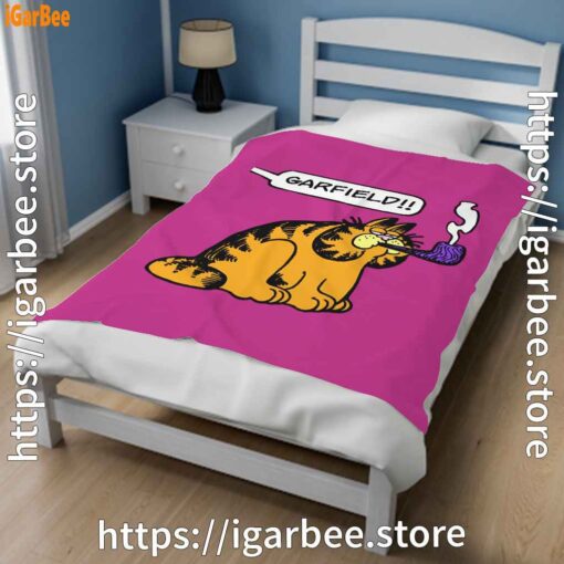 1 garfield pipe pink blanket