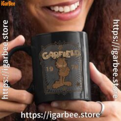 1978 garfield black mug