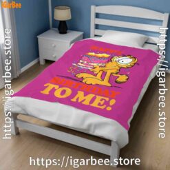 2 garfield happy birthday to me with cake pink blanket