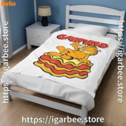 2 garfield lasagna slice pose white blanket