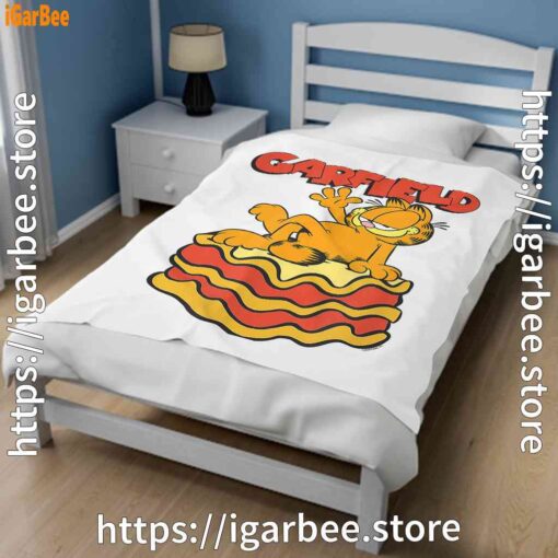 2 garfield lasagna slice pose white blanket
