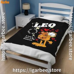 2 garfield leo black blanket