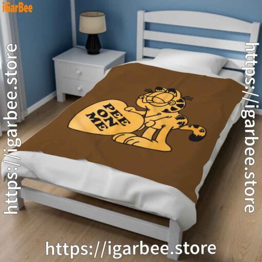2 garfield pee on me brown blanket