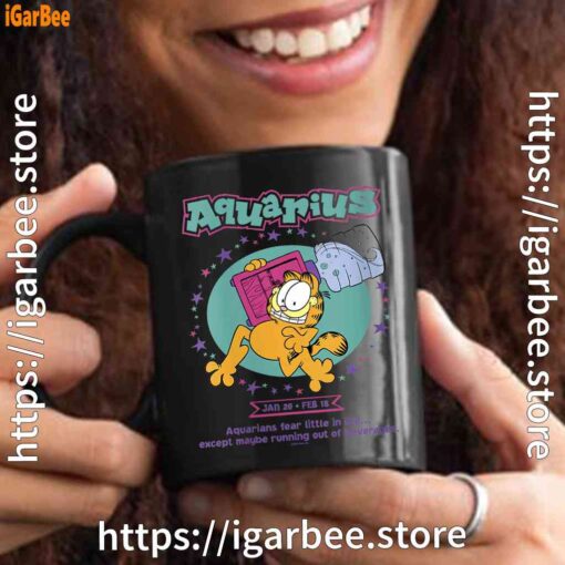 garfield aquarius black mug