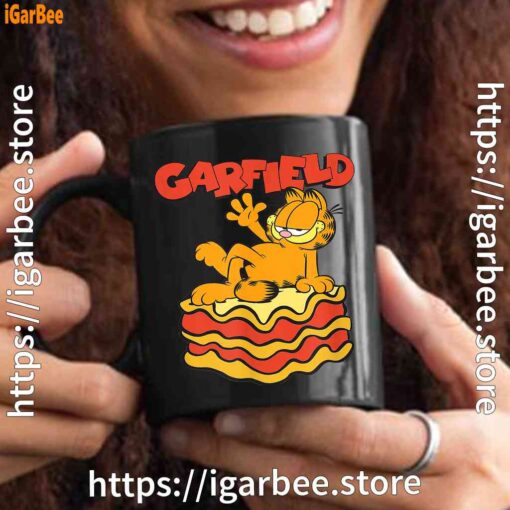 garfield lasagna slice pose black mug 15oz