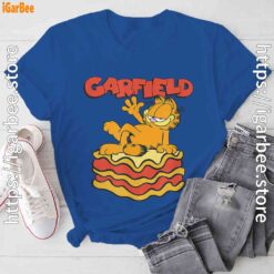 garfield lasagna slice pose blue tee shirt