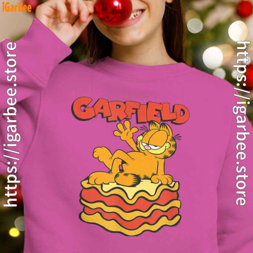 garfield lasagna slice pose girl pink sweatshirt