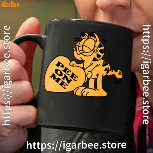 garfield pee on me black coffee mug