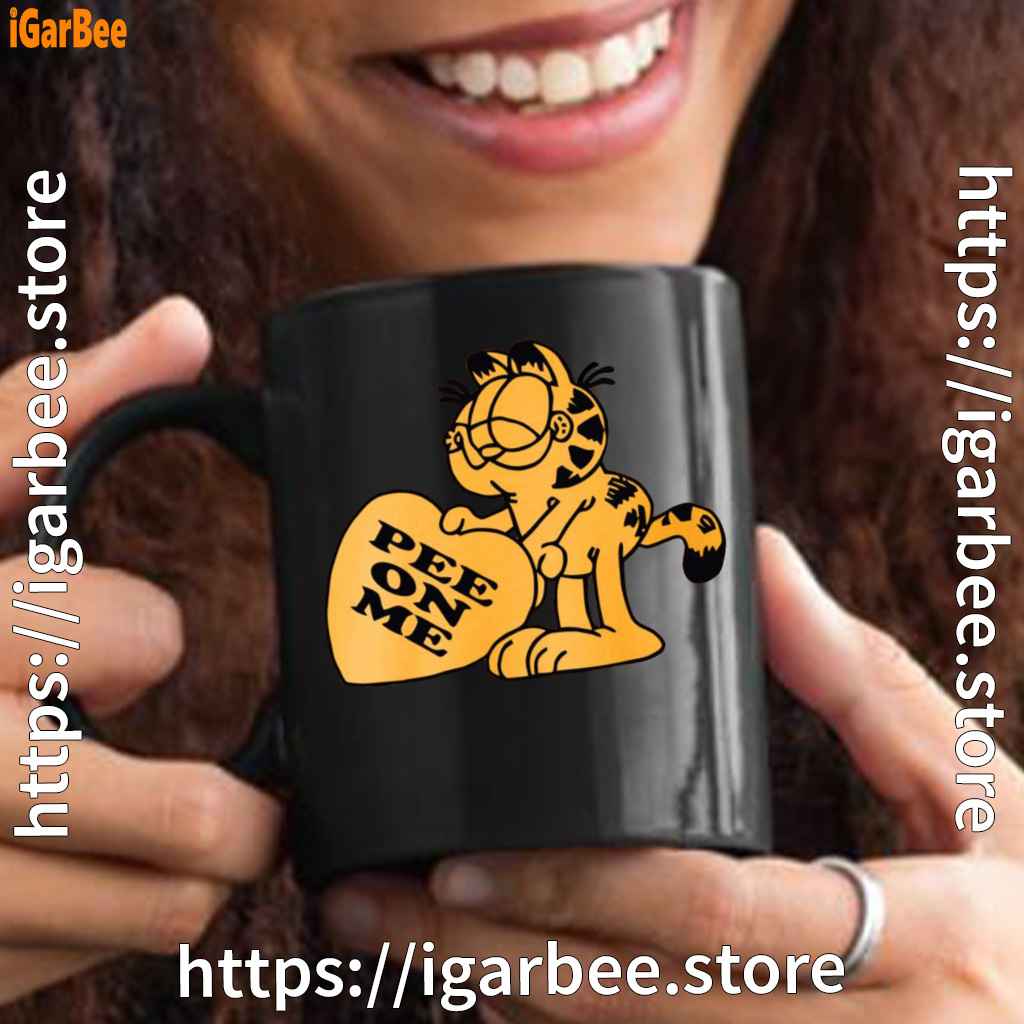 garfield pee on me black mug garfield pee on me black mug