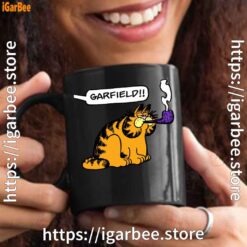 garfield pipe black mug