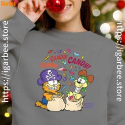 halloween garfield eat candy it’s lifestyle youth girl with gray sweatshirt