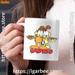 1 garfield and odie eat pizza together white mug 15oz