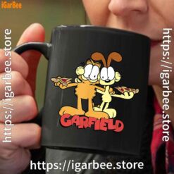 2 garfield and odie eat pizza together black coffee mug 11oz