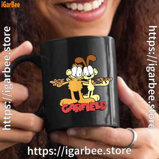3 garfield and odie eat pizza together black mug 15oz