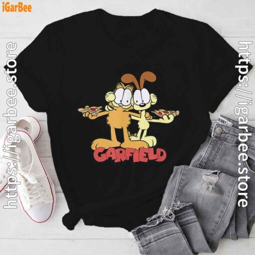 garfield and odie eat pizza together black tee shirt