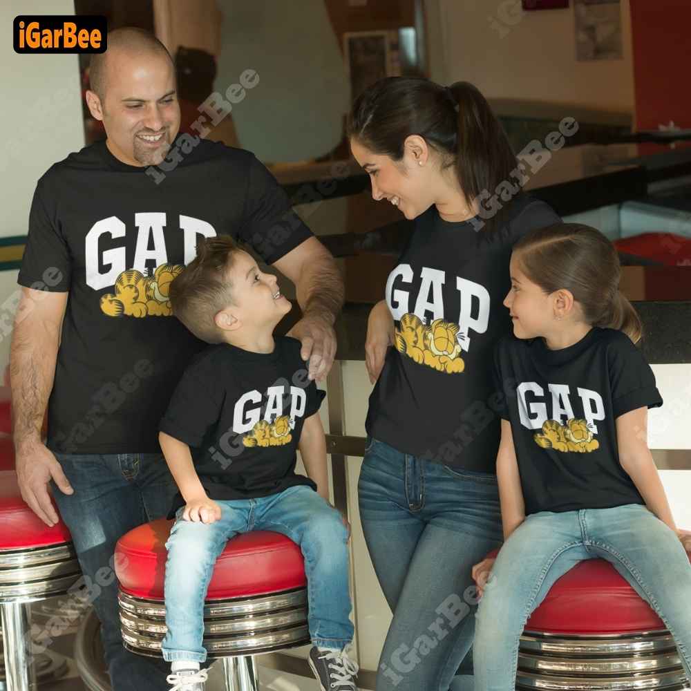 garfield family t shirt 4 Family wearing black Garfield t-shirts creates a sense of solidity and togetherness.