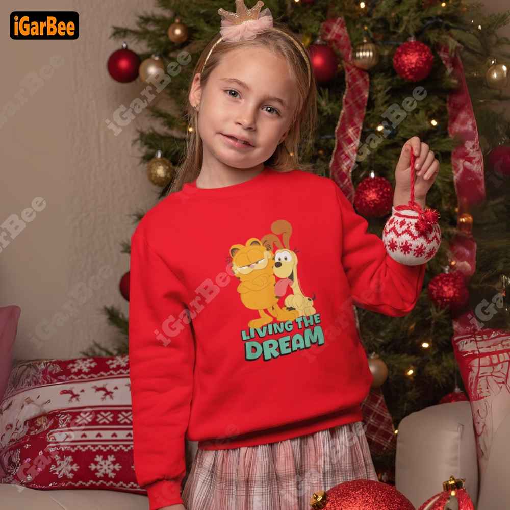 Adorable red Garfield crewneck sweatshirt for girls, size M.